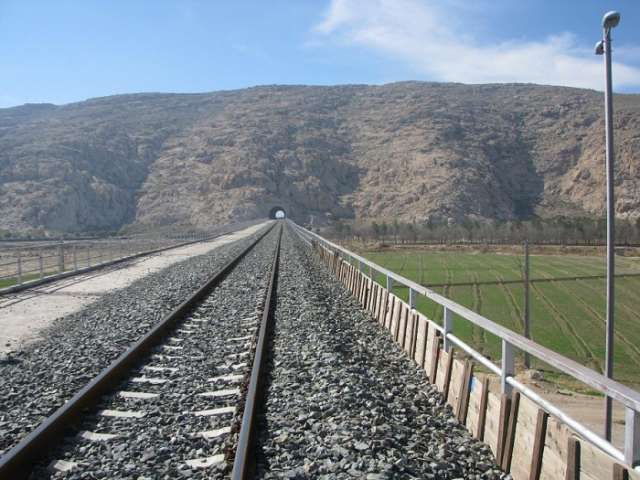 “Nord-Süd“ Verkehrskorridor: Die größte Eisenbahnbrücke Irans ist fast betriebsbereit